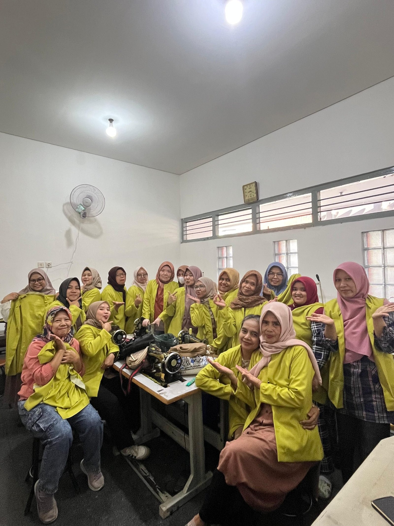 Peserta Program Pelatihan Menjahit Wirausaha