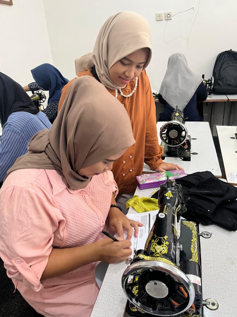 Kegiatan Menjahit Program Pelatihan Wirausaha Musrenbang