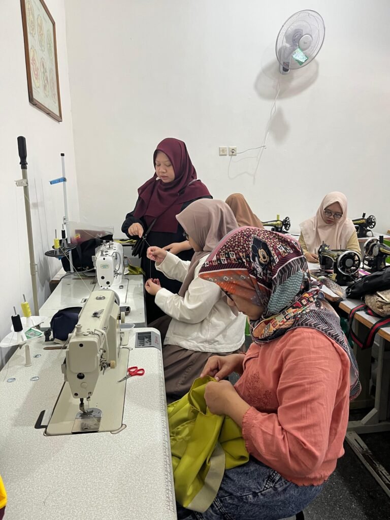 Kegiatan Menjahit Program Pelatihan Wirausaha Musrenbang