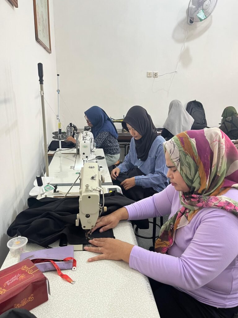 Kegiatan Menjahit Program Pelatihan Wirausaha Musrenbang