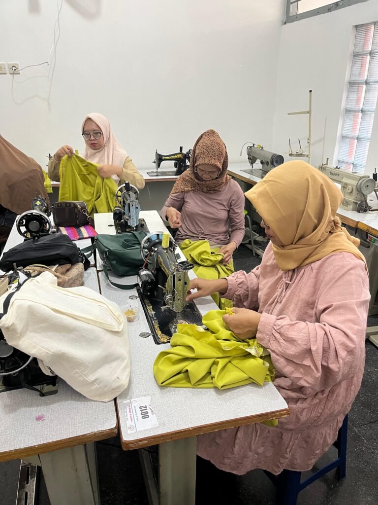 Kegiatan Menjahit Program Pelatihan Wirausaha Musrenbang
